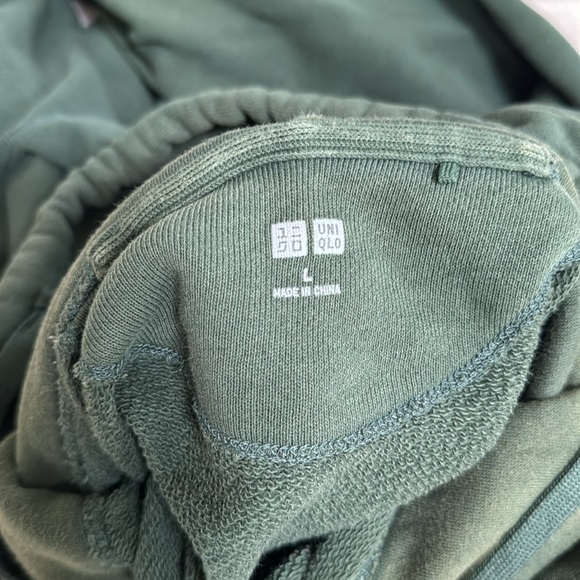 Uniqlo Green Hoodies in size L - Picture 6 of 6